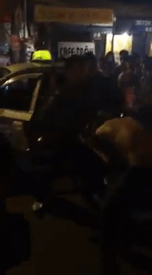 tai xe taxi bi danh da man giua pho ha noi chi vi