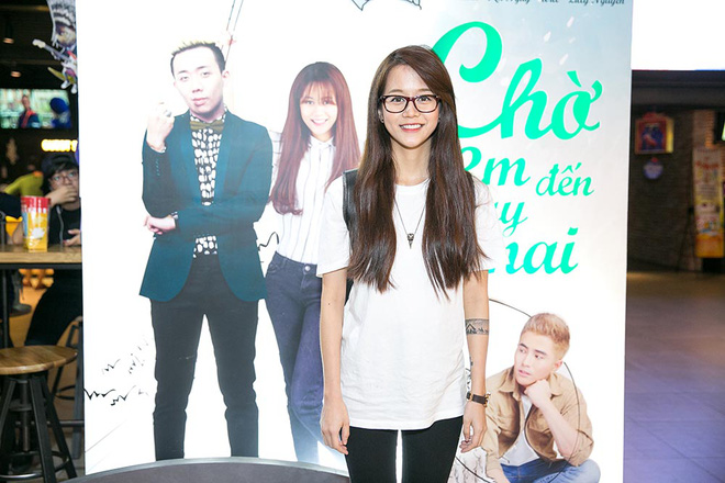 an nguy bat ngo om chat fan nam trong rap chieu phim