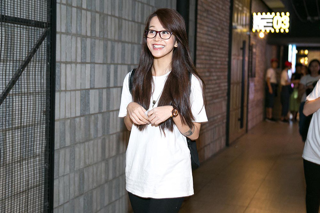 an nguy bat ngo om chat fan nam trong rap chieu phim