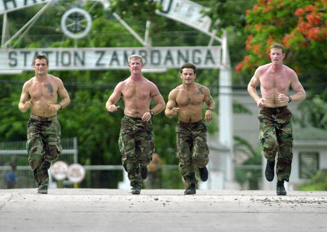 hay nghe cuu binh navy seal giai thich vi sao anh van duy tri thoi quen day luc 430 sang va ban cung nen nhu the