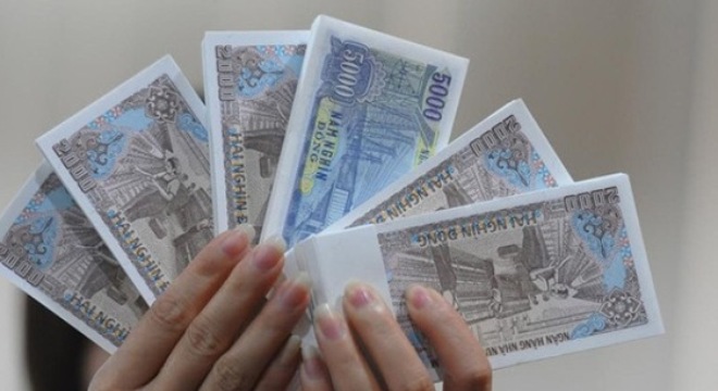 ngan hang khong chi tien moi in con nguyen seri tu 5000 dong tro xuong