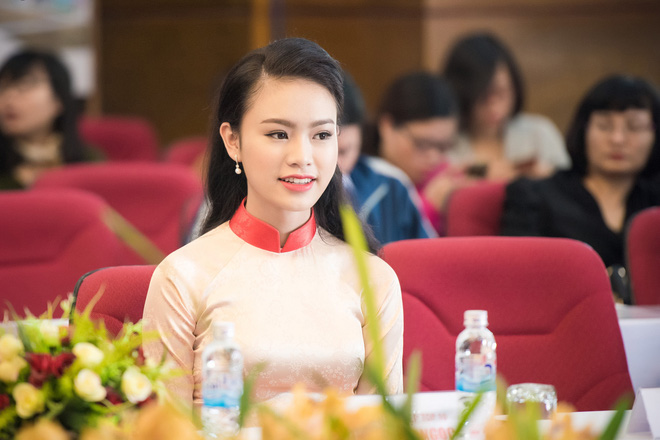 co gai vang cua hoa hau viet nam duyen dang va yeu kieu