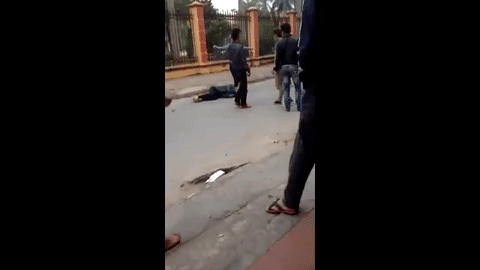 chi vi cau chui tren mang xa hoi nam thanh nien bi danh giua duong