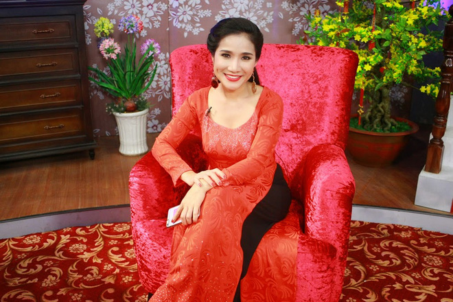 mc ban muon hen ho va ky uc ve nguoi me 35 nam khong duoc ve ngoai don tet