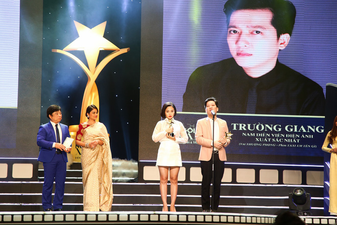 bat ngo nhan giai thuong miu le hoi tiec vi an mac tam thuong