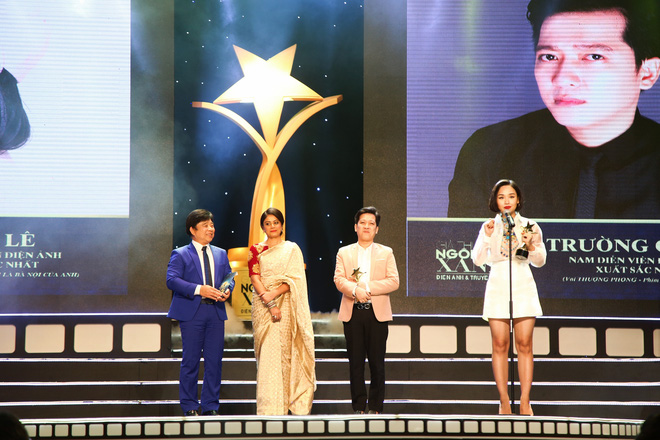 bat ngo nhan giai thuong miu le hoi tiec vi an mac tam thuong