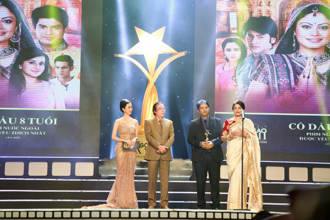 bat ngo nhan giai thuong miu le hoi tiec vi an mac tam thuong