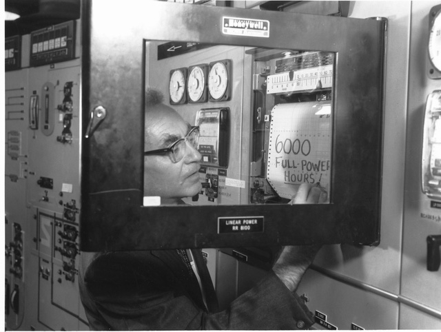 mot chiec may bay nem bom thoi chien tranh lanh da de lai cho ta chia khoa mo ra tuong lai