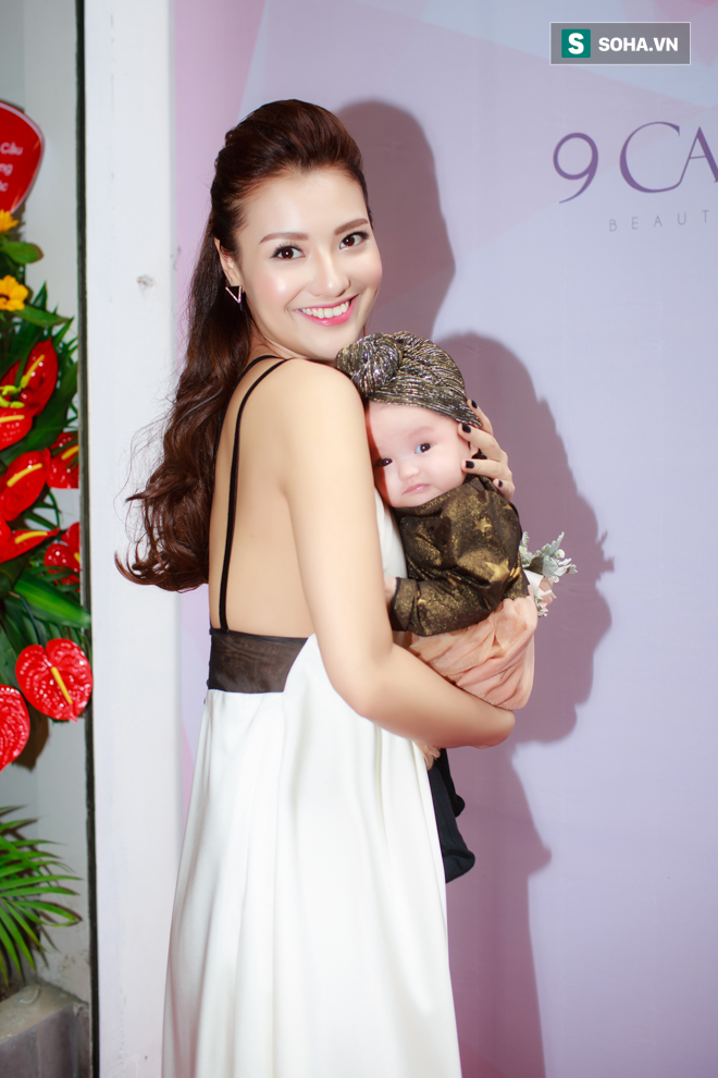 hong que be con gai 3 thang tuoi chay su kien