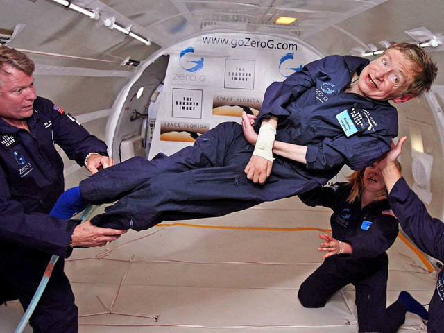 10 cach nhin doi vo cung thu vi cua stephen hawking thien tai vua tron 75 tuoi vao ngay hom nay