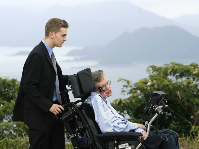 10 cach nhin doi vo cung thu vi cua stephen hawking thien tai vua tron 75 tuoi vao ngay hom nay