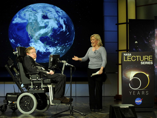 10 cach nhin doi vo cung thu vi cua stephen hawking thien tai vua tron 75 tuoi vao ngay hom nay