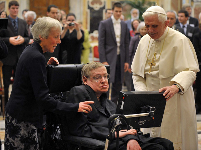 10 cach nhin doi vo cung thu vi cua stephen hawking thien tai vua tron 75 tuoi vao ngay hom nay