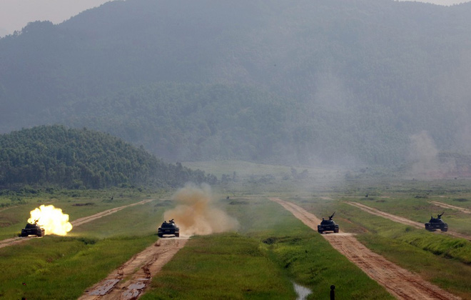 ky tich xe tang viet nam chi 2 thanh vien khoang xuong bien xoi tai tau biet kich