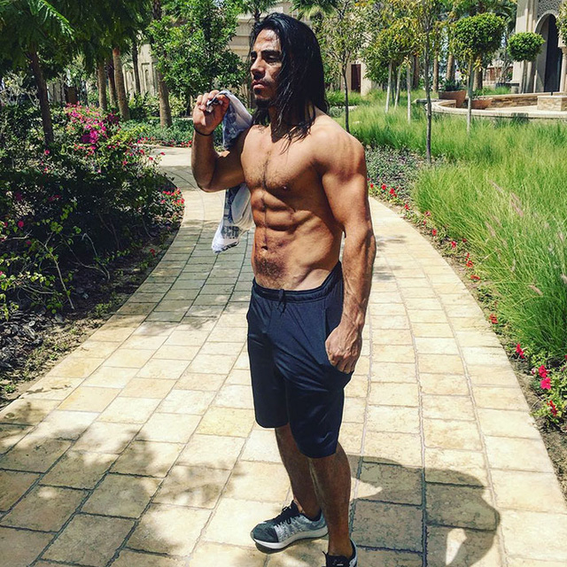 dau bep tho nhi ky saltbae khien instagram dien dao voi phong cach am thuc vo cung doc dao