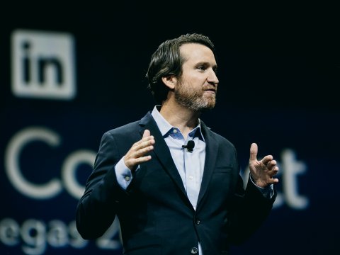 vi sao ung vien nao den phong van o linkedin cung duoc phat cho mot cay but da viet bang