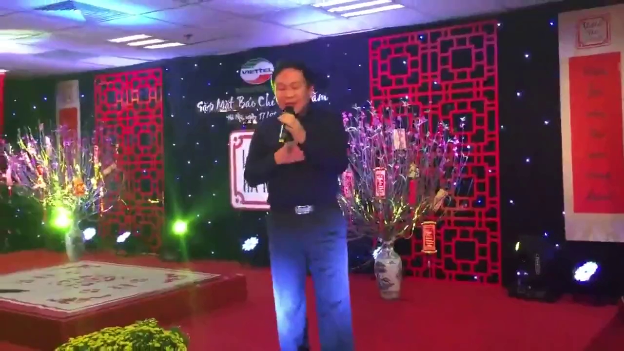 ong chu viettel mot lan nua gay sot bang viec cover hit lac troi