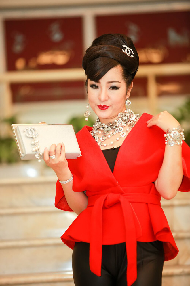 tao hinh hai huoc cua thuy nga tu long xuan bac trong gala cuoi 2017