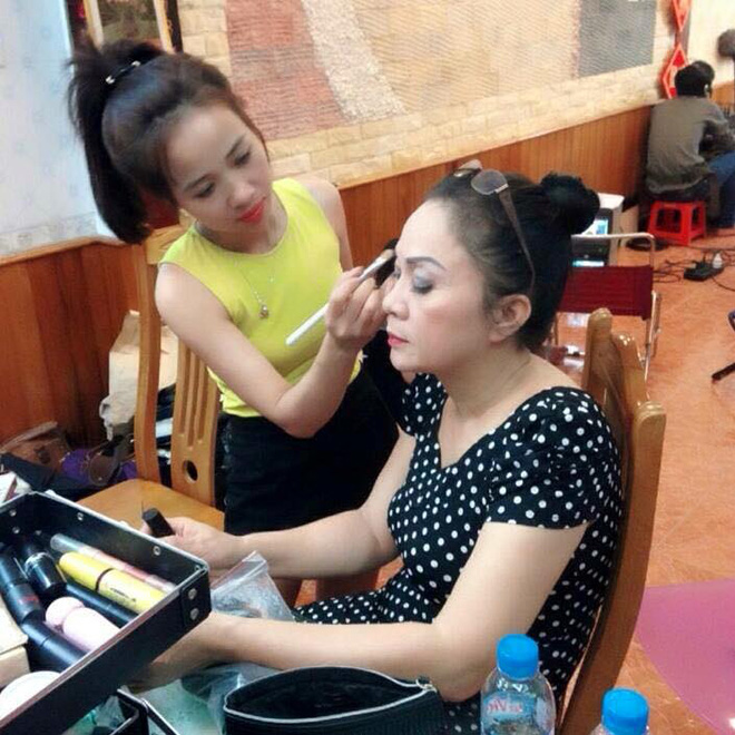 qua khu bi thuong cua me don than va chuyen con se lam chu re cua me
