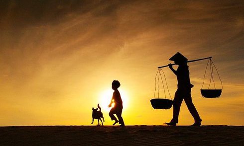 me tu choi mua ao moi tivi dat tien va ly do khien nguoi con nghen ngao