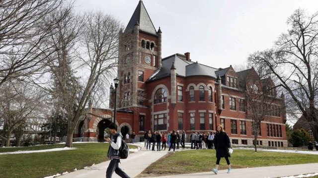 ca m do ng chuye n nguoi dan ong ta n tie n ca cuo c do i de co 4 trieu usd quyen go p cho giao duc