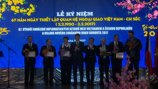 ky niem 67 nam thiet lap quan he ngoai giao viet nam sec va don tet dinh dau 2017 tai praha
