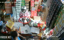 sau khi trom tien o tap hoa nguoi phu nu con co hanh dong khong ngo