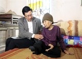 de moi gia dinh chinh sach ho ngheo duoc don tet co truyen am no