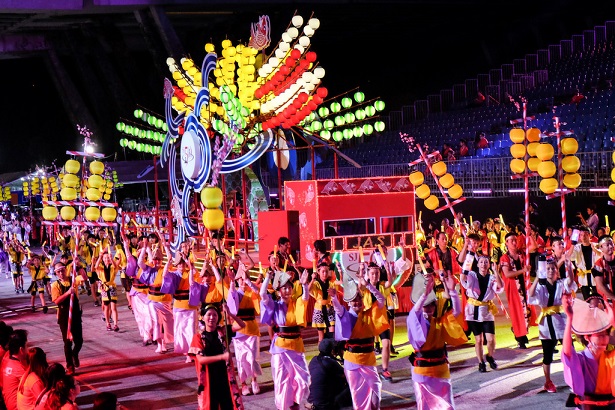 ghe tham le hoi duong pho lon nhat chau a dip tet nguyen dan