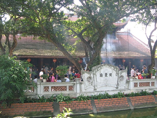 nhung ngoi chua linh thieng de cau may dip dau nam o ha noi