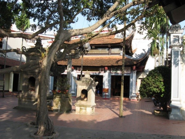 nhung ngoi chua linh thieng de cau may dip dau nam o ha noi