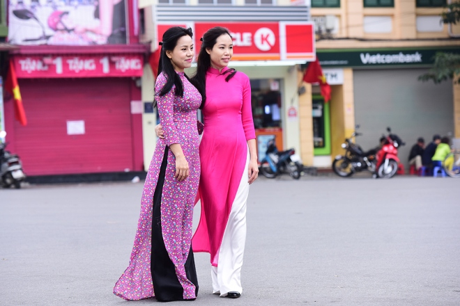 ha noi khac la ma than quen sang mung 1 tet