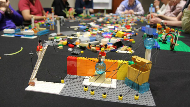 khong chi la tro xep hinh cho tre em cac cong ty da su dung lego de thuc day nhan vien sang tao nhu the nao