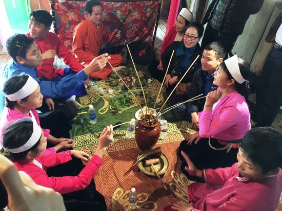 dac sac le hoi sac bua cua nguoi muong dip tet