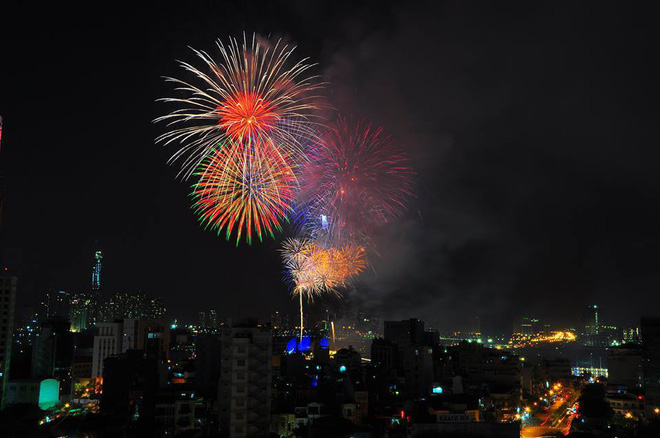 chum anh nguoi dan da nang va sai gon man nhan truoc loat phao hoa dep ruc ro mung nam moi 2018