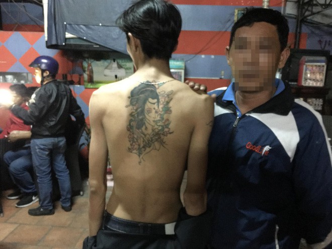 binh duong nhieu phu nu bi cuop giat dien thoai tui xach khi di don tet duong lich 2018