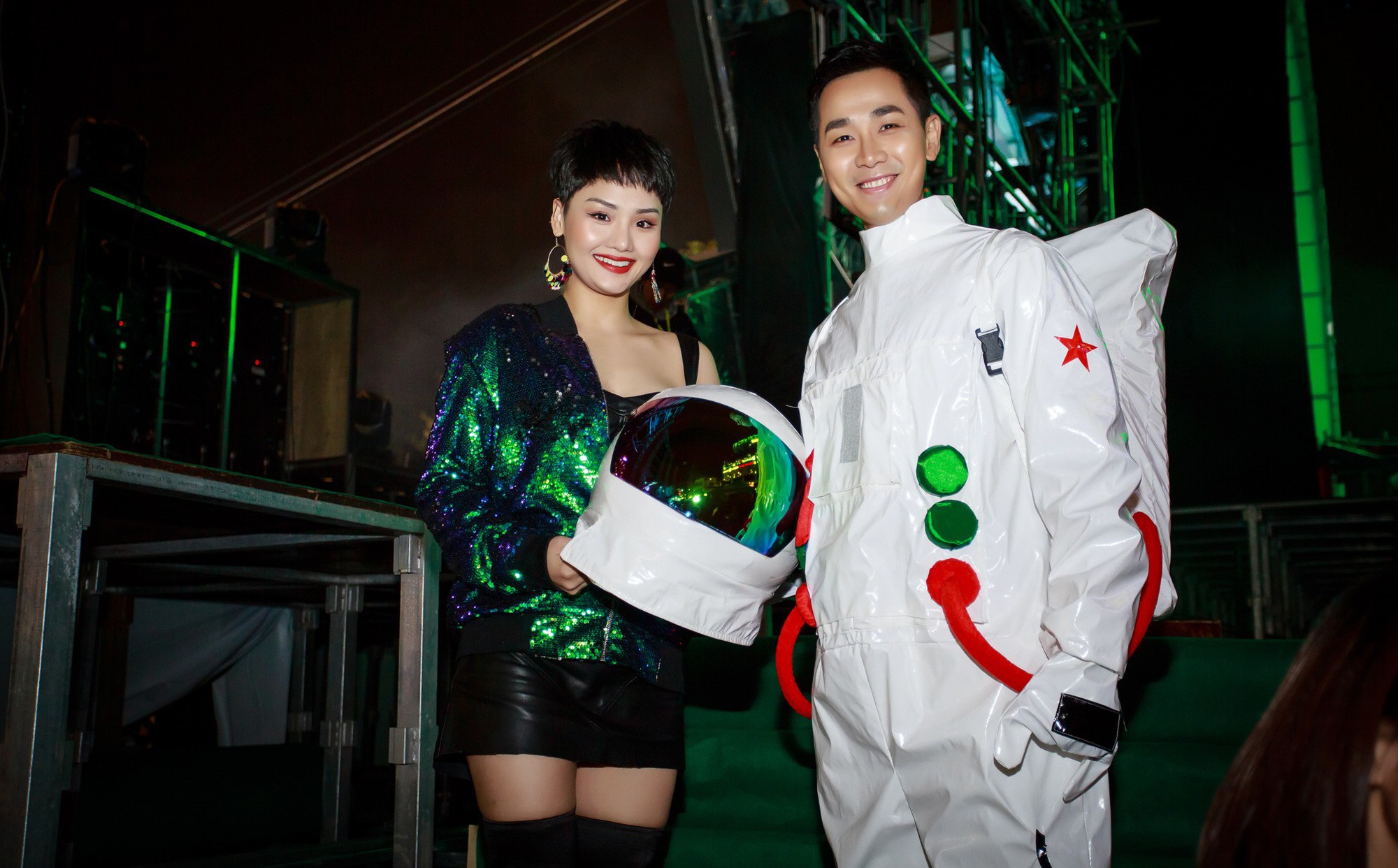 MC Nguyên Khang hoá phi hành gia đón năm mới