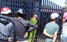 dong nai vo bi chat dut canh tay nam tren vung mau chong tu vong trong tu the treo co