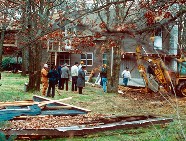 bi hang xom bat coc cuong buc suot 17 ngay trong nguc toi nhung do van chua phai la toan bo bi kich cua be gai 9 tuoi