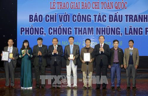 phat huy hon nua vai tro bao chi trong dau tranh phong chong tham nhung lang phi