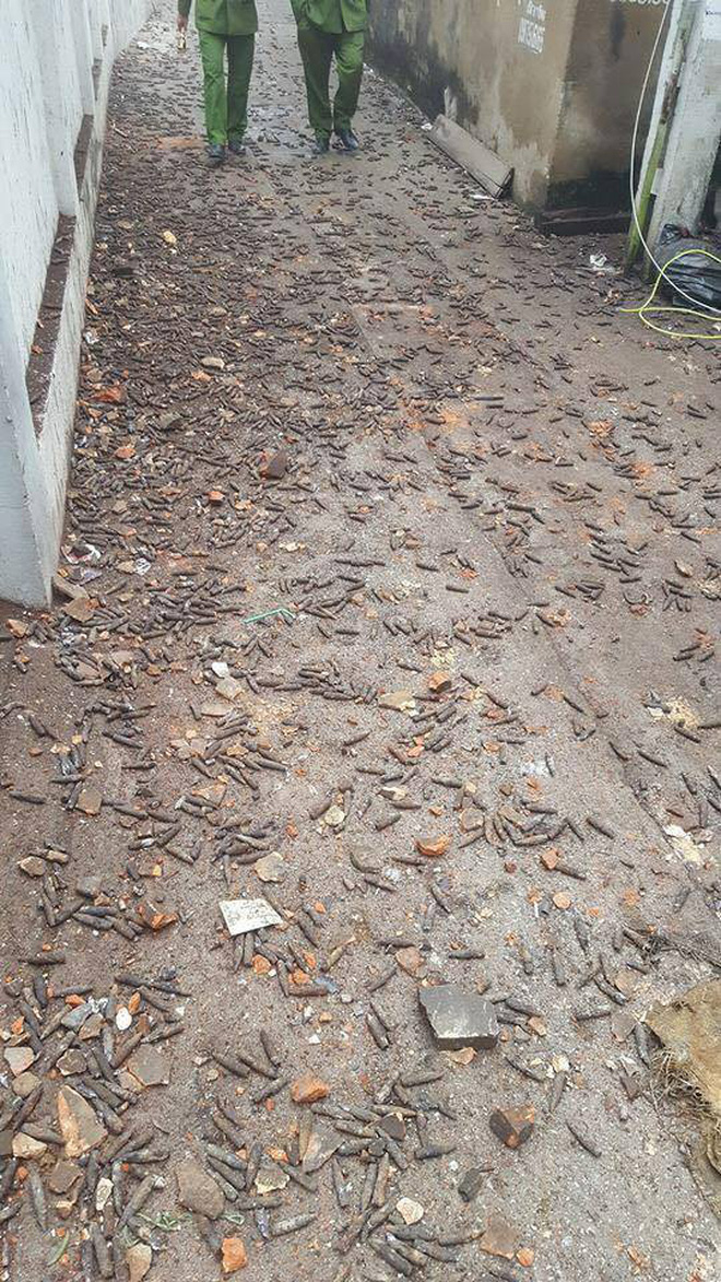 bat chap nguy hiem hang tram nguoi dan hieu ki keo den xem hien truong vu no kinh hoang o bac ninh