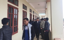 de lai thu tuyet menh nu sinh lop 7 treo co tu tu ngay trong lop hoc