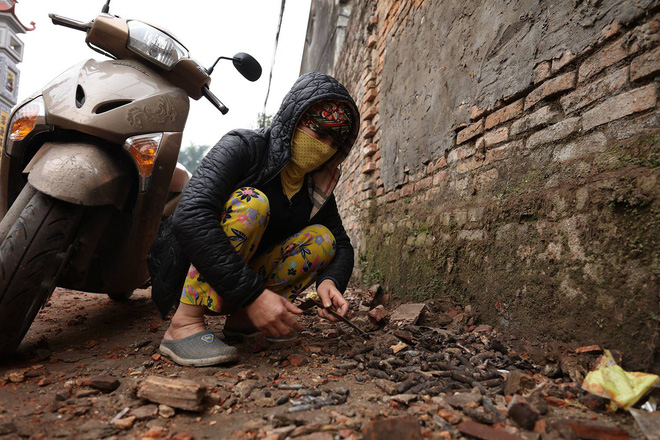 nguoi lon tre nho len vao hien truong vu no o bac ninh roi vo tu nhat vo dan vuong vai bat chap nguy hiem
