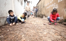 nguoi lon tre nho len vao hien truong vu no o bac ninh roi vo tu nhat vo dan vuong vai bat chap nguy hiem