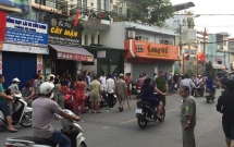 go cua phong khong thay tra loi nguoi ban hot hoang phat hien co gai tre tu vong voi nhieu vet bam tim tren mat