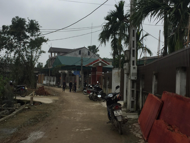 nu sinh lop 7 treo co tu tu ngay trong lop hoc nguoi bo dau don khong hieu ly do