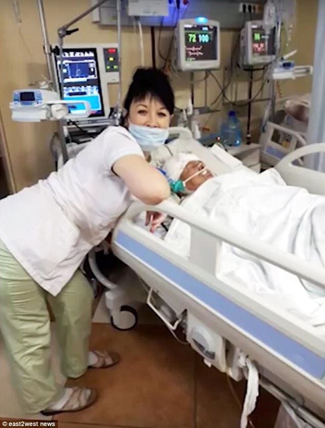 benh nhan dang chien dau gianh lai su song y ta vo tu chup anh va binh luan khiem nha