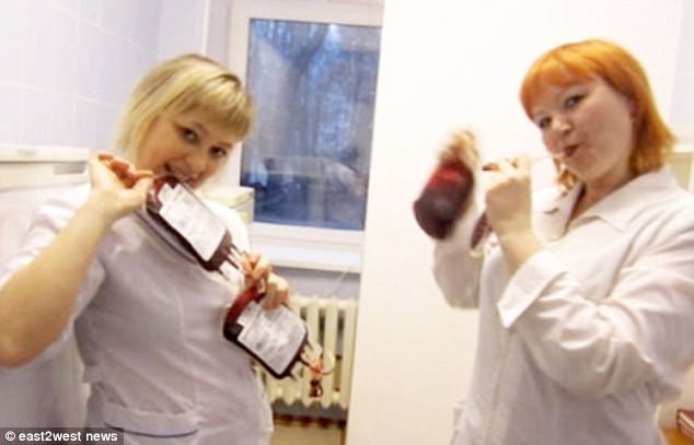 benh nhan dang chien dau gianh lai su song y ta vo tu chup anh va binh luan khiem nha