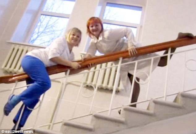 benh nhan dang chien dau gianh lai su song y ta vo tu chup anh va binh luan khiem nha