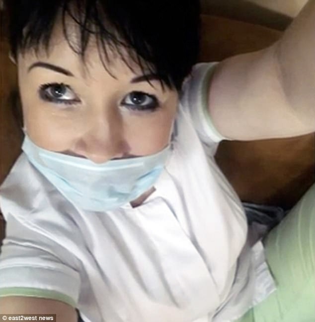 benh nhan dang chien dau gianh lai su song y ta vo tu chup anh va binh luan khiem nha